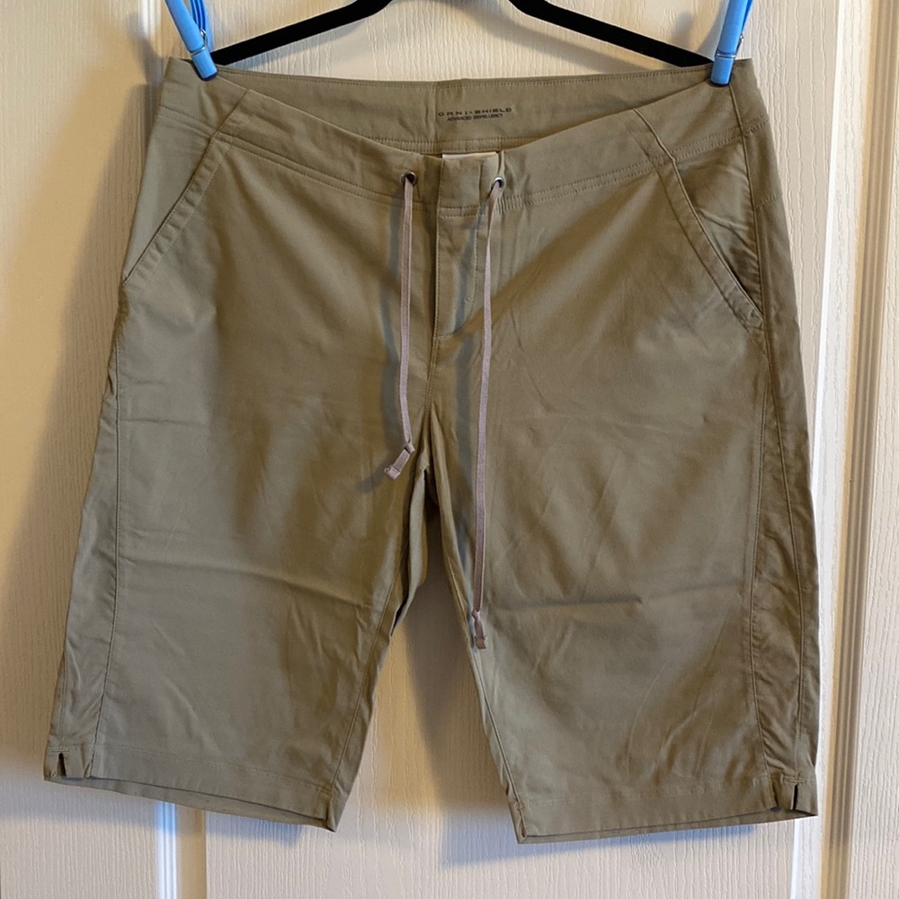 Columbia Omni Shield Ladies Shorts - Size 12